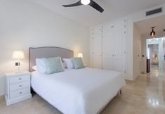 อื่นๆ 3 3 Bedroom, 3 Bathroom Beachside Apartment