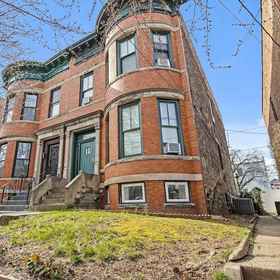 Primary image 1 美丽的绿门褐石住宅, 史泰登岛动物园 酒店