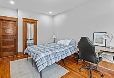 Others 3 Beautiful Green-Door Brownstone