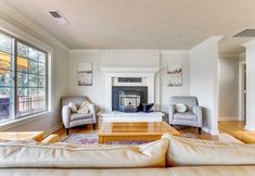 기타 5 8 Mi to Jacksonville: Oregon Getaway w/ Deck!