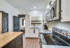 Others 5 Apartment w/ Deck in Albany, Walk to Downtown!