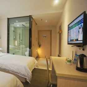 Room 1 Urban Convenient Hotel (Guangdong University of Petrochemical Technology Branch), 四季酒店 Hotels