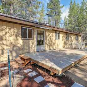 Interior 1 1 Mi to State Park: Peaceful La Pine Cabin w/ Deck, Deschutes County Hotels