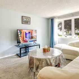 Primary image1Central Cheektowaga Apt w/ Shared Hot Tub & Pool!,Northtown Center at Amherst飯店