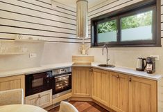 기타 6 Lushwood Forest Escape