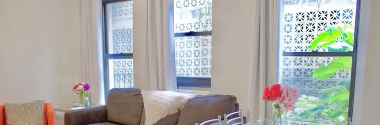 Khác One Block Away From Times Square