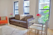 Khác One Block Away From Times Square