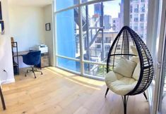 Others 3 Luxe 1Br + Den: Little Italy Gem