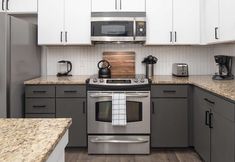 Others 7 Uptown 1st Ward Corner Unit Superior 2BD Apt