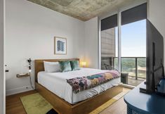 Others 5 Modern Rainey St Oasis with Pool & Views