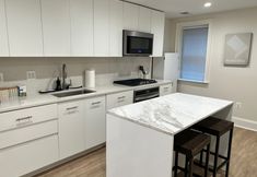 Others 2 Bright Logan Circle 1b 1b Terrace Level Apartment