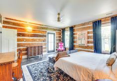 その他 7 Hot Tub + Fire Pit: Eclectic Ulster County Cabin