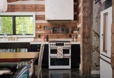 その他 2 Hot Tub + Fire Pit: Eclectic Ulster County Cabin