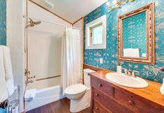 その他 4 Hot Tub + Fire Pit: Eclectic Ulster County Cabin