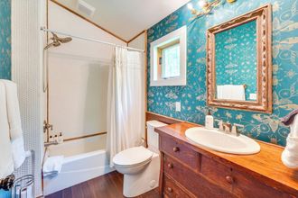 その他 4 Hot Tub + Fire Pit: Eclectic Ulster County Cabin