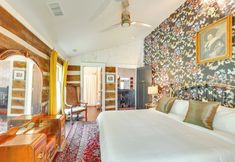 その他 5 Hot Tub + Fire Pit: Eclectic Ulster County Cabin