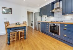 Others 2 Charming Hampstead Retreat with Patio