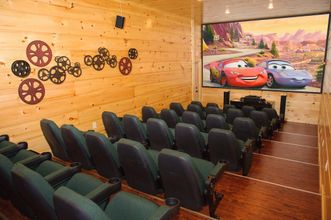 Others 4 Breathtaking 14br Cabin Elevator Views Games Hot Tubs Galore