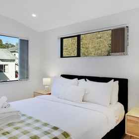 Room 1 Style Serenity Townhouse with Parking, Campbells Bay Hotels