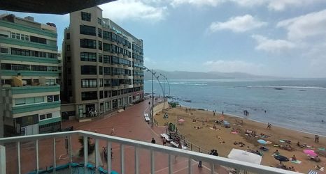 その他 2 House and Beach 2 Jump Into the Sand