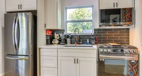 Others 2 East Point Gem: 8 Mi to Dtwn Atlanta!