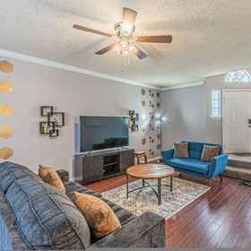 Room 1 Lux 3-br Garage Gated Yard by The Star Frisco, Royal Empire Trucking, LLC Hotels