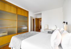 Others 2 Charming Urban Retreat With Skyline Views