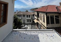 Others 2 Oldies Hotel