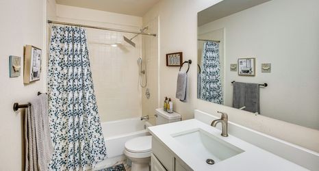 Others 2 Grand Prairie Group Getaway: Pets Welcome!