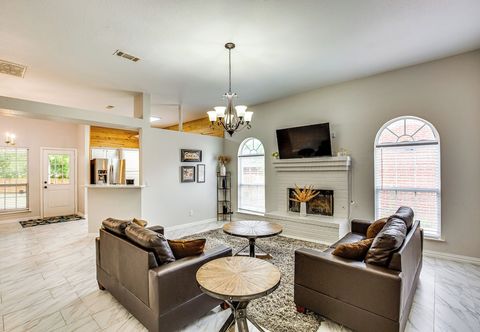 Others Grand Prairie Group Getaway: Pets Welcome!