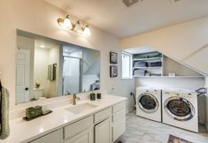 Others 7 Grand Prairie Group Getaway: Pets Welcome!