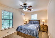 Others 3 Grand Prairie Group Getaway: Pets Welcome!