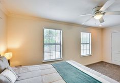 Others 4 Grand Prairie Group Getaway: Pets Welcome!