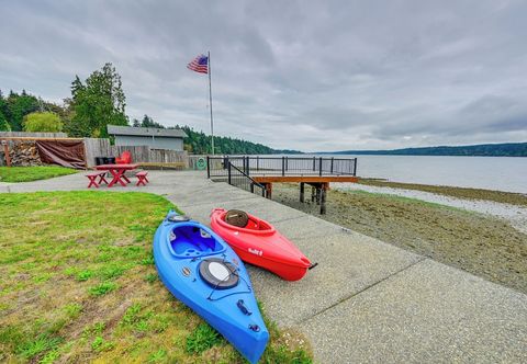 Others Waterfront Kingston Getaway: Beach Access On-site!