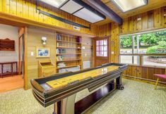 Others 5 Waterfront Kingston Getaway: Beach Access On-site!