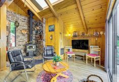 Others 6 Waterfront Kingston Getaway: Beach Access On-site!