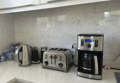 Others 6 Kick Back and Relax in This Calm, Stylish Space