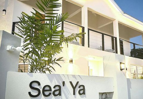 Others Kick Back and Relax in This Calm, Stylish Space