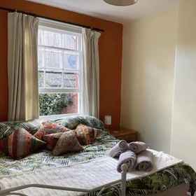 Room 1 Glastonbury 2-bed House, Sleeps 6 & Pet Friendly, Khách sạn Stratton on the Fosse