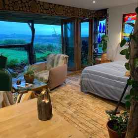 Primary image1Unique 2-bed Cabin in Llanelli,Llanelli Rural公寓