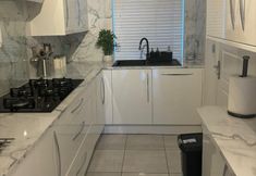 Lain-lain 6 Dartford, 4 Beds, Sleeps 8, Near Bluewater and M25