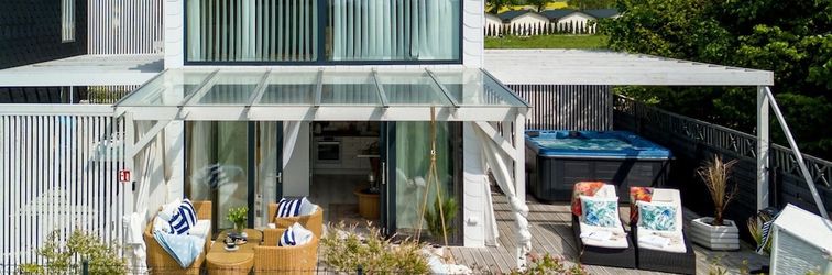 Others House With a Huge Terrace and a Whirlpool Bathtub