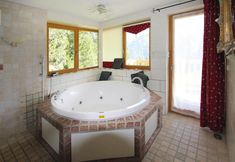 Lain-lain 7 Chalet in Konigsleiten With Wellness & Alps View