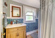 Others 7 Historic Waterfront Retreat in Port Orchard!