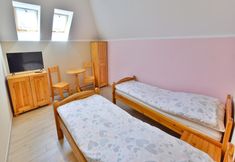Others 2 Holiday Apartment, 3 Bedrooms, Garden, Slowino
