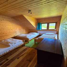 Room 1 บ้านแถว ใน ซาร์บินอโว ใกล้ชายหาด, โรงแรม & ที่พัก Powiat koszalinski