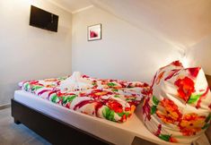 Others 2 Comfortable Apartment, 5 Bedrooms, Summer Pool