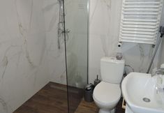 其他 5 Family House in Wapnica by Emerald Lake