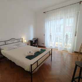 Room1Dock Bay Lodge Hostel,杜伊诺-奥里西纳公寓