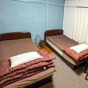 Room 1 SLOW HOUSE yugawara - hostel, Yugawara Town Tourist Information Center in front of the station Hotels